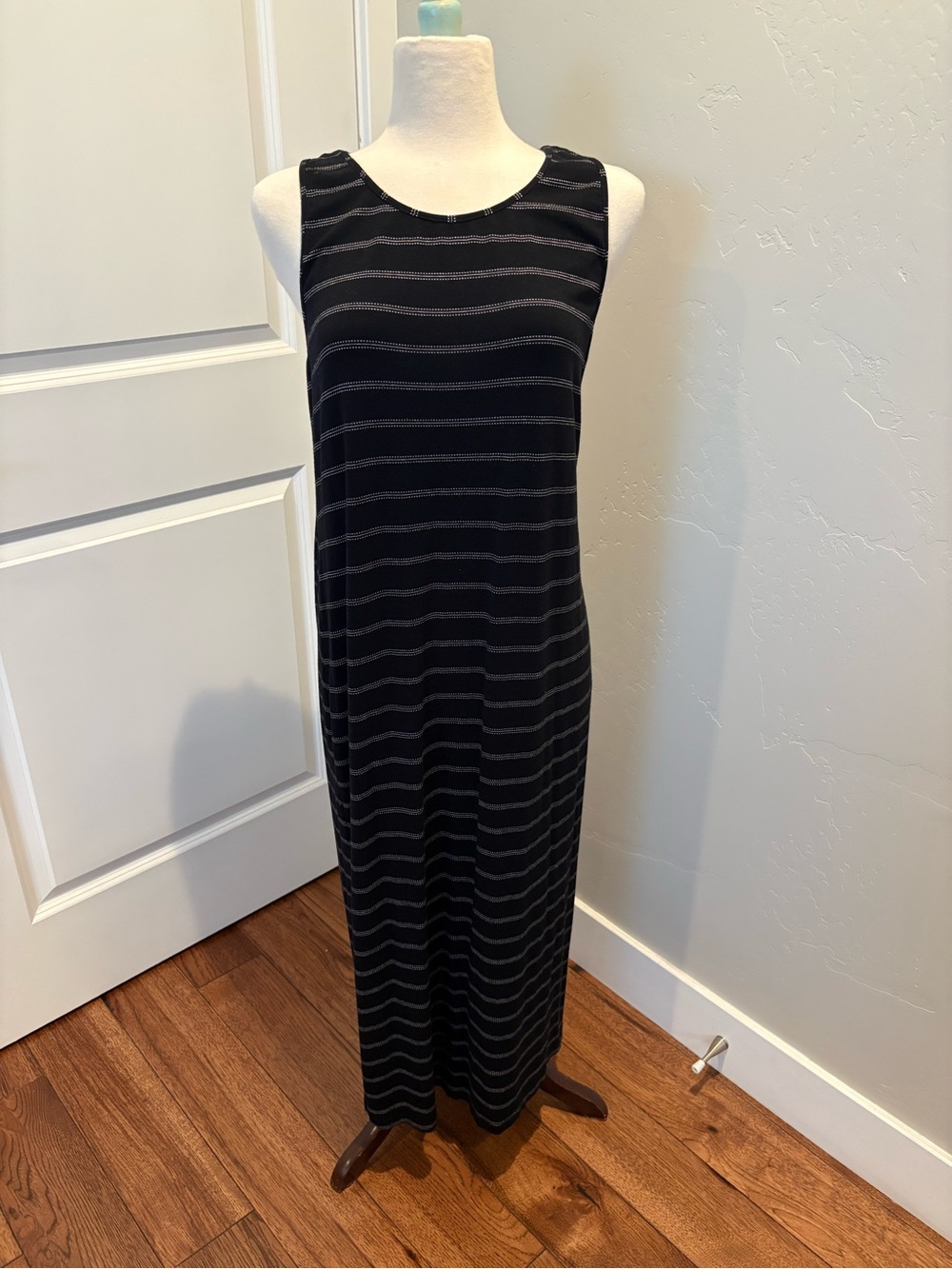 Super Soft Comfy Habitat Women’s Black Striped Maxi Dress Size Medium EUC